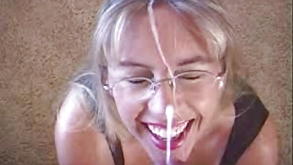 Hottie video hard amatoriali italiani gratis dalla pelle lattiginosa Kasey Miller scopata a letto